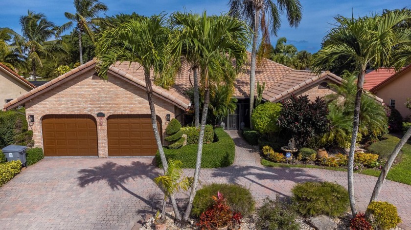 Stunning 3Be | 3Ba + 2 car garage home with 2431sqft under air - Beach Home for sale in Boca Raton, Florida on Beachhouse.com