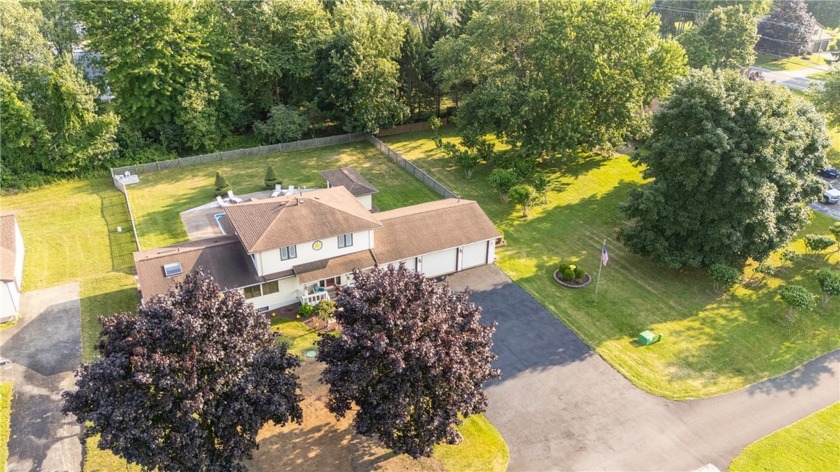 BUYERS AGENTS WELCOME!!!IMPRESSIVE HOME ON A PRIVATE DRIVE - Beach Home for sale in Webster, New York on Beachhouse.com