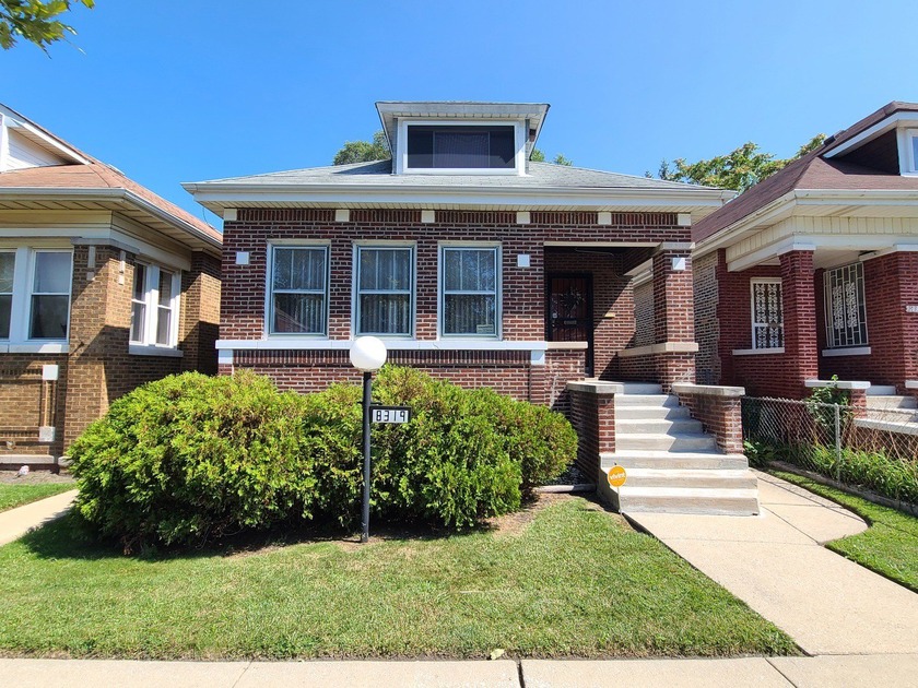 Welcome to this charming South Chicago brick bungalow offering 3 - Beach Home for sale in Chicago, Illinois on Beachhouse.com