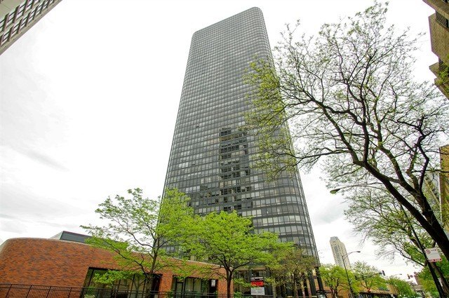 Edgewater Beach. Luxury high rise with a spectacular view of the - Beach Home for sale in Chicago, Illinois on Beachhouse.com