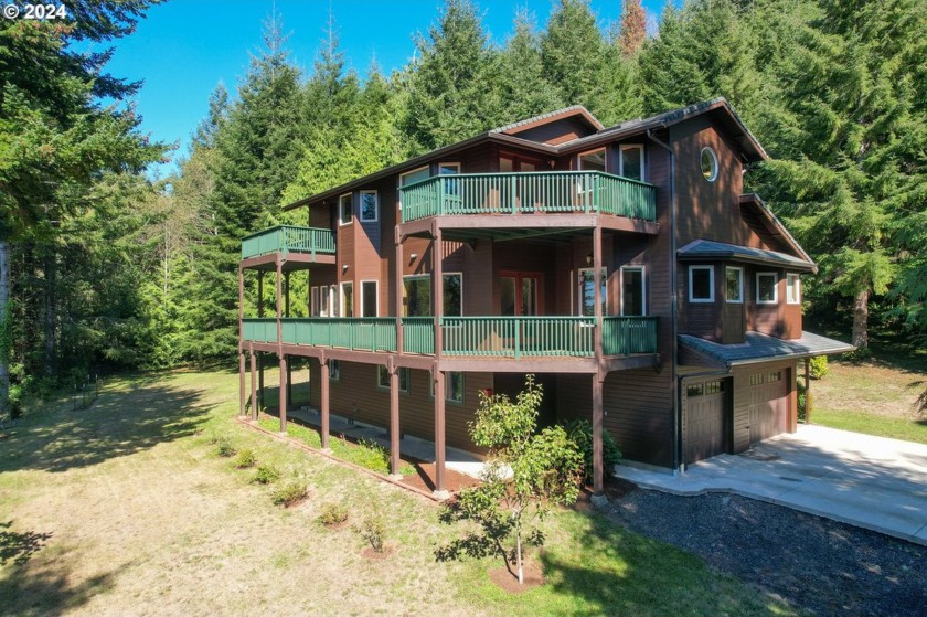 Experience the perfect blend of privacy, comfort, and natural - Beach Home for sale in North Bend, Oregon on Beachhouse.com