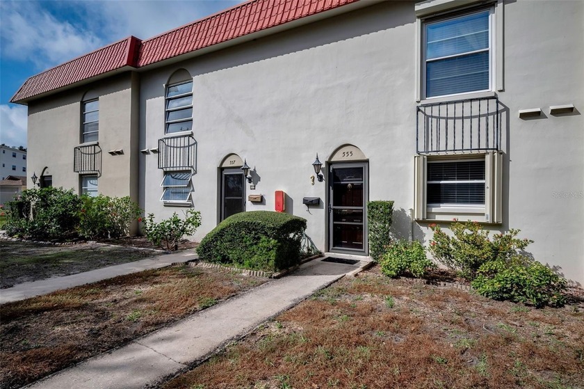 Discover Dunedin living at its best! This 2 bedroom 2.5 bath - Beach Townhome/Townhouse for sale in Dunedin, Florida on Beachhouse.com