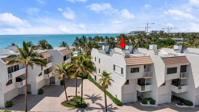 Rarely available 3BR/3.5BA townhome located in an exclusive - Beach Condo for sale in Hillsboro Beach, Florida on Beachhouse.com