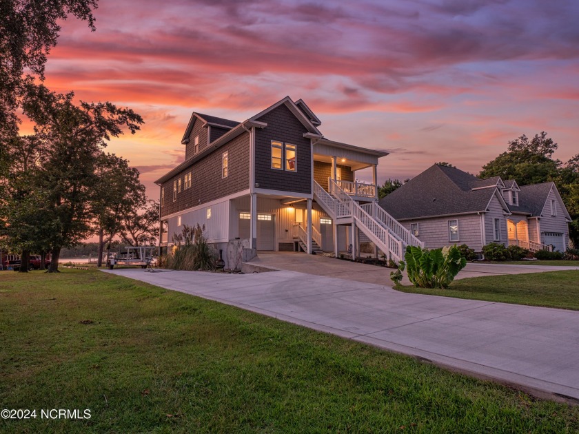 The stunning 3 bedroom, 3.5 bath home for sale boasts a plethora - Beach Home for sale in Sneads Ferry, North Carolina on Beachhouse.com