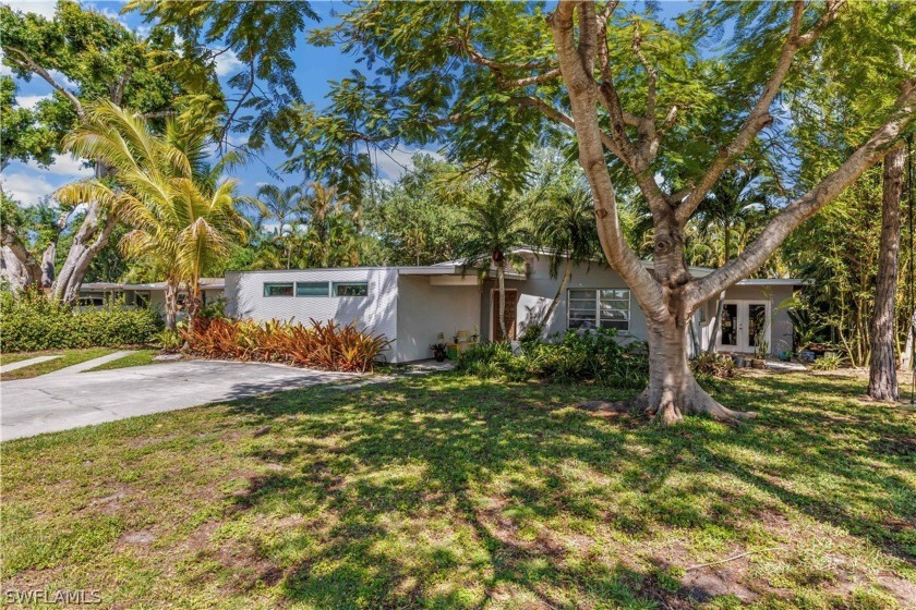 OLD FORT MYERS - Beautiful Mid-Century Modern 4BR/2.5BA located - Beach Home for sale in Fort Myers, Florida on Beachhouse.com