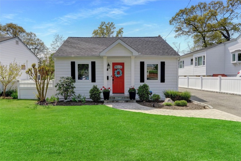 Turnkey Ranch in Bayville Beach Community!

Welcome to 20 - Beach Home for sale in Bayville, New York on Beachhouse.com