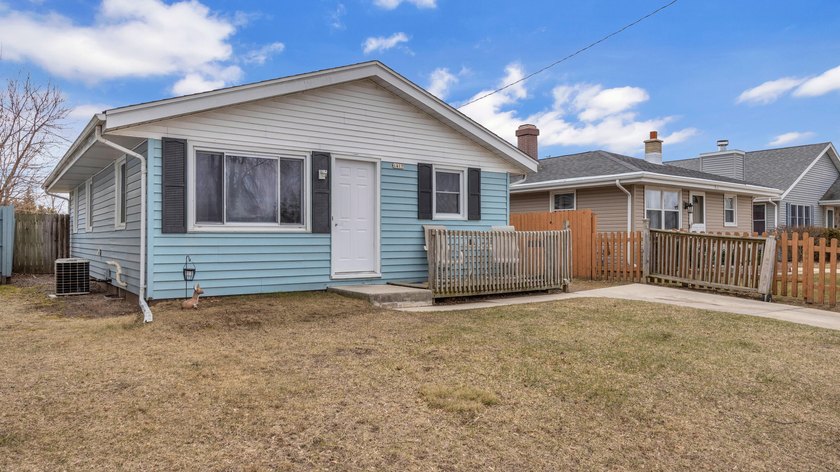 Welcome to your 3-bedroom, 1-bath ranch-style home w/full - Beach Home for sale in Sheboygan, Wisconsin on Beachhouse.com