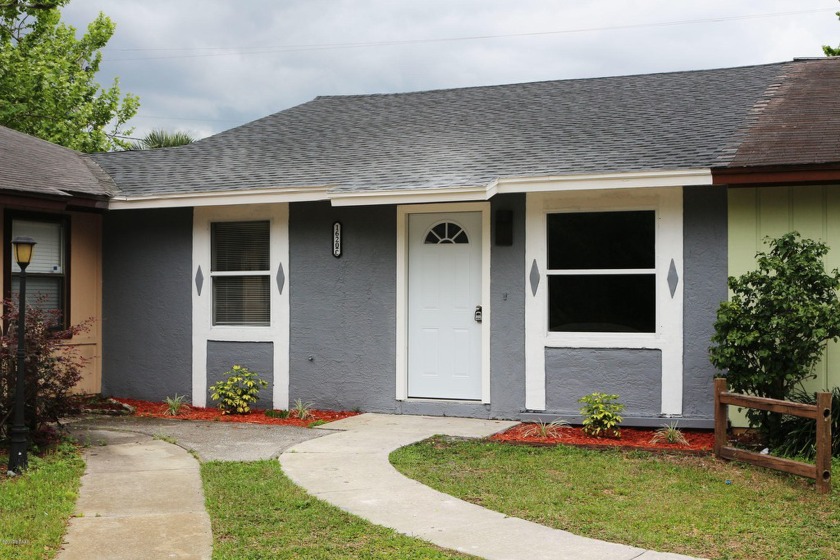 COZY, CHARMING AND RENOVATED HOME WITH 2 BEDROOMS 1 BATHROOM - Beach Home for sale in Holly Hill, Florida on Beachhouse.com