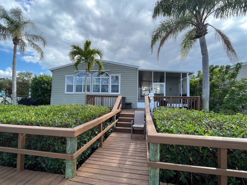 Beautiful 2/2 with den that could be office or 3rd bedroom - Beach Home for sale in Vero Beach, Florida on Beachhouse.com