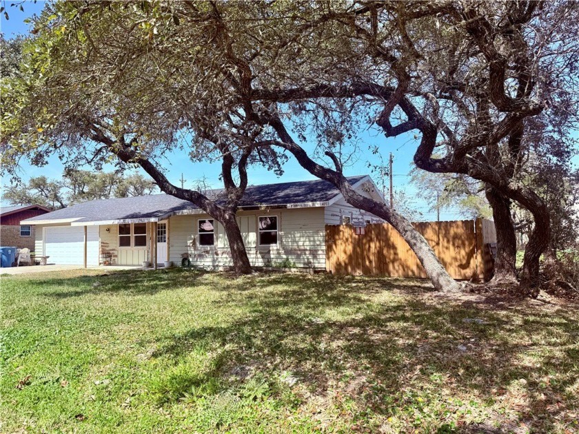 3 LOTS!! INVESTOR'S OPPORTUNITY! PRICED TO SELL! This property - Beach Home for sale in Rockport, Texas on Beachhouse.com