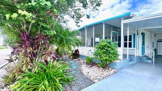 This charming 2-bedroom, 1.5-bath manufactured home offers - Beach Home for sale in North Fort Myers, Florida on Beachhouse.com