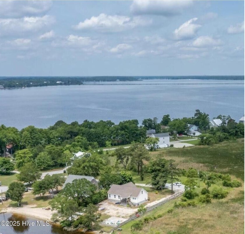 Great Homesite with water views and has access to common day - Beach Lot for sale in New Bern, North Carolina on Beachhouse.com