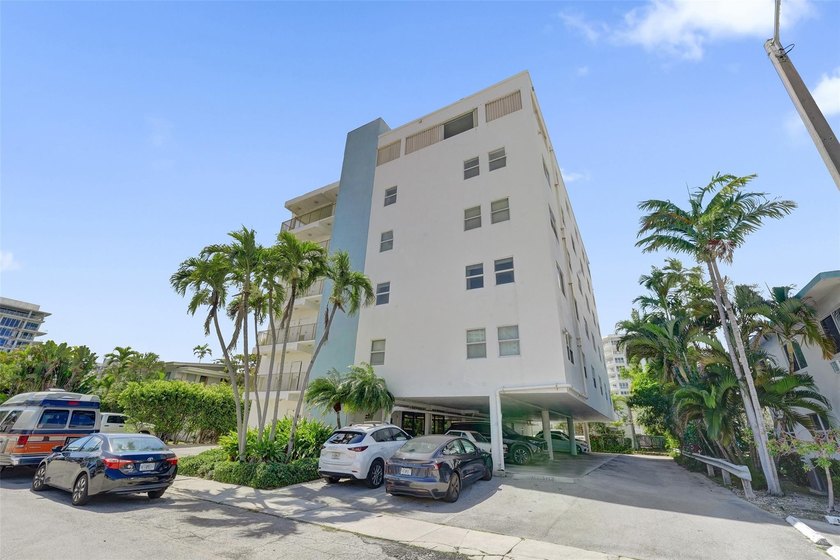 Rarely available 1BR/1.5BA corner unit in the heart of Fort - Beach Condo for sale in Fort Lauderdale, Florida on Beachhouse.com