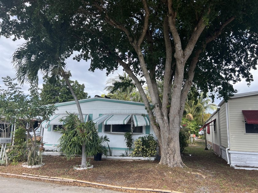 THIS IS A DOUBLE SIZE MOBILE HOME LOCATED IN A NON GATED - Beach Home for sale in Pompano Beach, Florida on Beachhouse.com