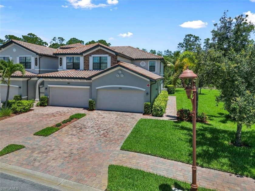 Beautiful and cozy, great floor plan with split bedrooms and a 2 - Beach Home for sale in Naples, Florida on Beachhouse.com