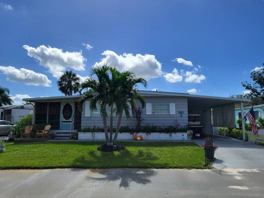 Adorable beachy bungalow is immaculate and in great condition! - Beach Home for sale in Sarasota, Florida on Beachhouse.com