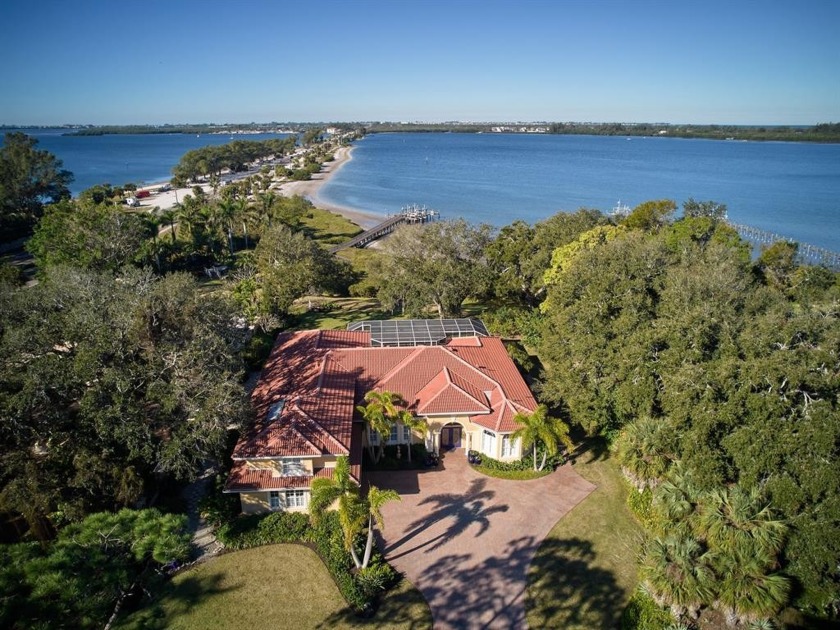 OPULENT 4,000+ SQUARE FOOT WATERFRONT ESTATE! Situated directly - Beach Home for sale in Bradenton, Florida on Beachhouse.com