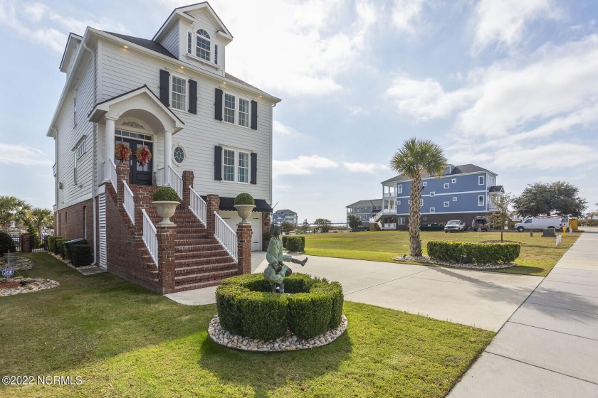 STUNNING CUSTOM HOME on Bogue Sound with deeded 40' double boat - Beach Home for sale in Newport, North Carolina on Beachhouse.com