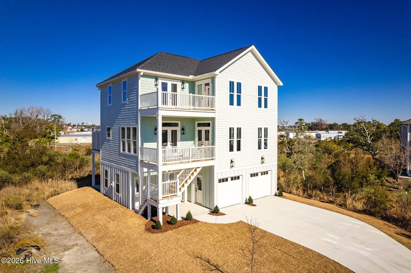 Exceptional new construction in Morehead City showcasing serene - Beach Home for sale in Morehead City, North Carolina on Beachhouse.com