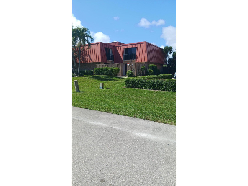 BEST DEAL, This two-story townhouse located in central Palm - Beach Townhome/Townhouse for sale in Palm Beach Gardens, Florida on Beachhouse.com