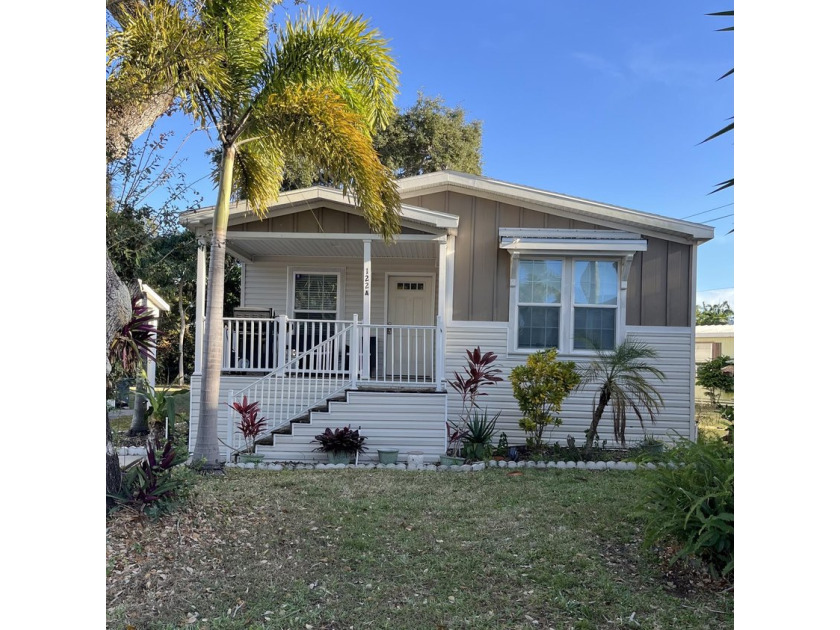Great opportunity for this manufactured home in Palm Beach - Beach Home for sale in Palm Beach Gardens, Florida on Beachhouse.com
