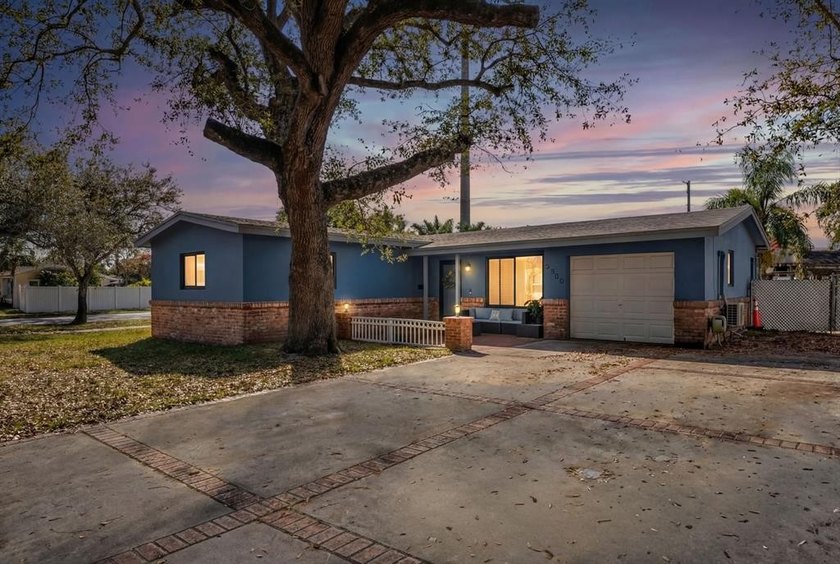 Come and see this beautiful 4 bedroom home, located in a great - Beach Home for sale in Hollywood, Florida on Beachhouse.com