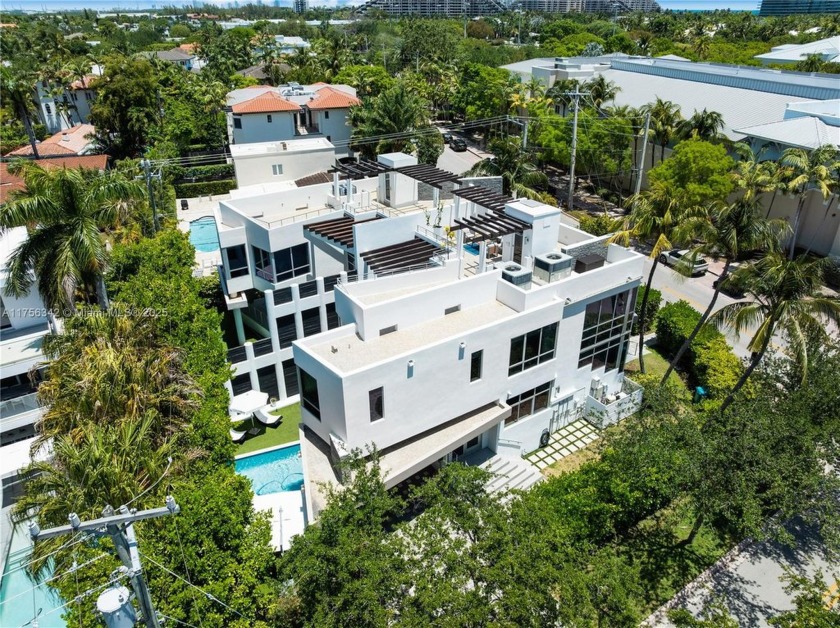 This stunning property is ready to move in; fully furnished & - Beach Townhome/Townhouse for sale in Key Biscayne, Florida on Beachhouse.com