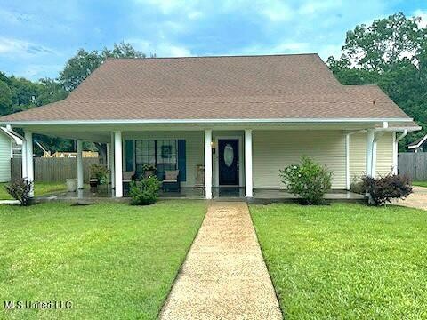 This precious 4 bedroom 2 bath home is in a great location - Beach Home for sale in Pascagoula, Mississippi on Beachhouse.com
