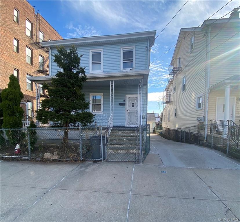 A spacious colonial home located very close to downtown New - Beach Home for sale in New Rochelle, New York on Beachhouse.com