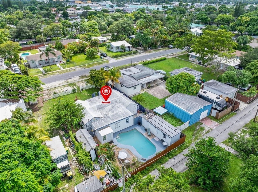 Triplex in Prime Dania Beach Location, just west of US-1 and - Beach Townhome/Townhouse for sale in Dania, Florida on Beachhouse.com