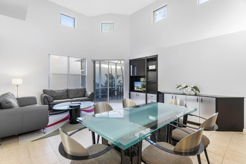 PRICED TO SELL! THIS TWO-STORY VILLA/TOWNHOME OFFERS A - Beach Townhome/Townhouse for sale in West Palm Beach, Florida on Beachhouse.com