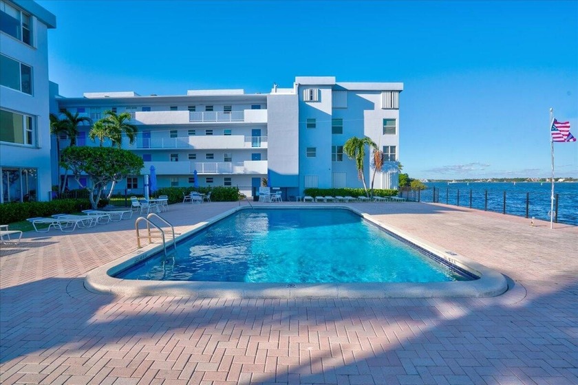 Welcome home to this beautifully maintained 55+ 2bed/2bath top - Beach Condo for sale in Boynton Beach, Florida on Beachhouse.com