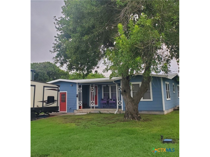 Corner (75'x142') lot w/limited bay views down unimproved 8th St - Beach Home for sale in Seadrift, Texas on Beachhouse.com