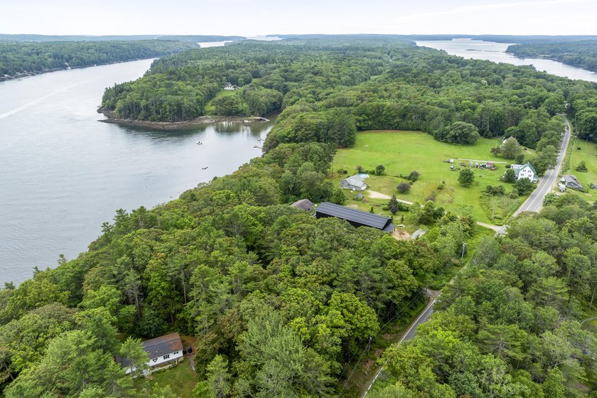Charming home along the shores of the Sheepscot River offering - Beach Home for sale in Westport Island, Maine on Beachhouse.com