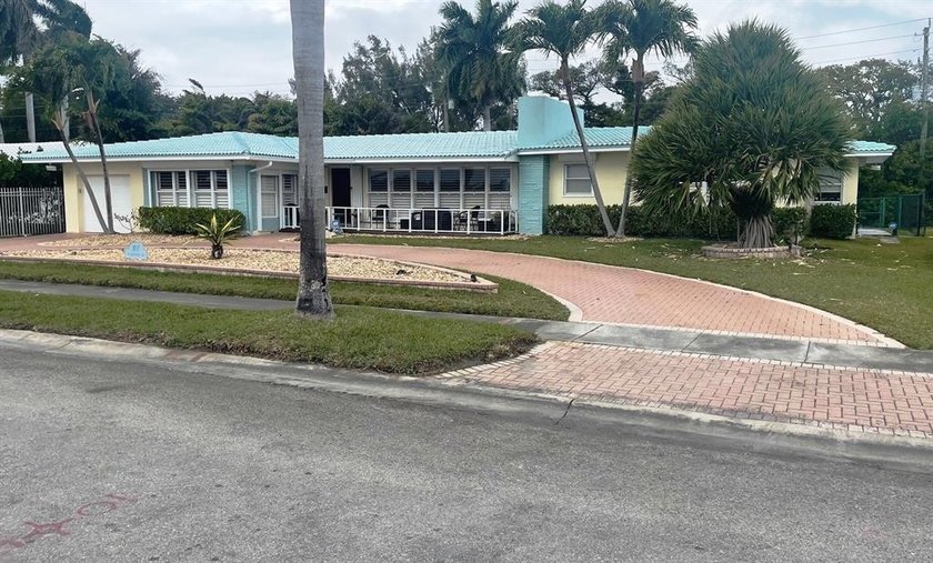 100' waterfront w/ amazing Intracoastal & Northlake view, ocean - Beach Home for sale in Hollywood, Florida on Beachhouse.com