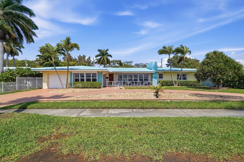 100' waterfront w/ amazing Intracoastal & Northlake view, ocean - Beach Home for sale in Hollywood, Florida on Beachhouse.com