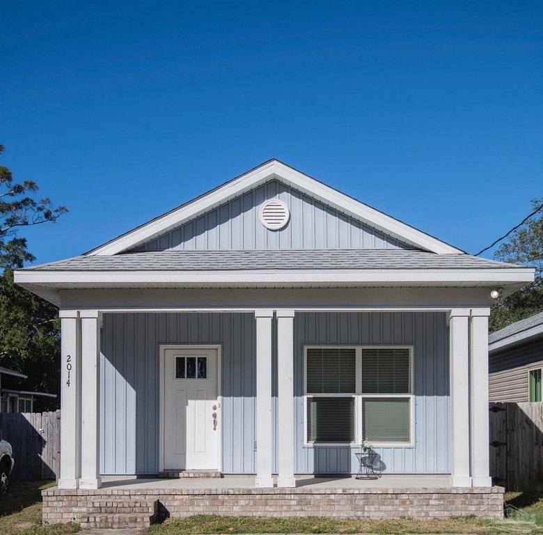 PRICE IMPROVEMENT..This charming cottage style shotgun home - Beach Home for sale in Pensacola, Florida on Beachhouse.com