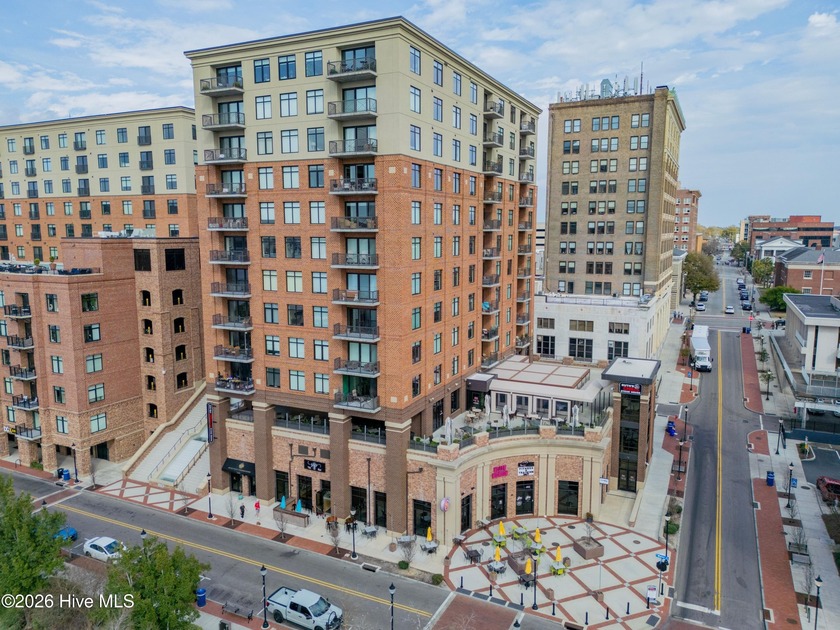 Elegance meets modern comfort in this pristine 2 bed 2.5 bath - Beach Condo for sale in Wilmington, North Carolina on Beachhouse.com