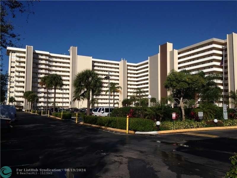 WOW, HERE IS THE WONDERFULLY LIGHT & BRIGHT 2/2 CORNER UNIT YOU - Beach Condo for sale in Pompano Beach, Florida on Beachhouse.com