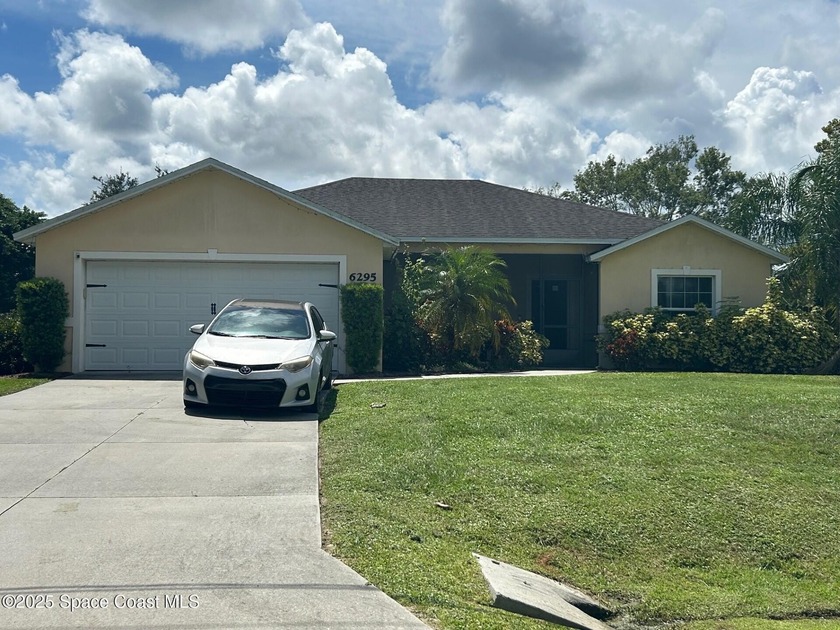 Port St John Beauty!! This 3 Bed, 2 Bath home boasts a large - Beach Home for sale in Cocoa, Florida on Beachhouse.com