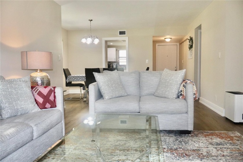 Beautifully updated fully furnished 2BR/2BA condo just 10 - Beach Condo for sale in Deerfield Beach, Florida on Beachhouse.com