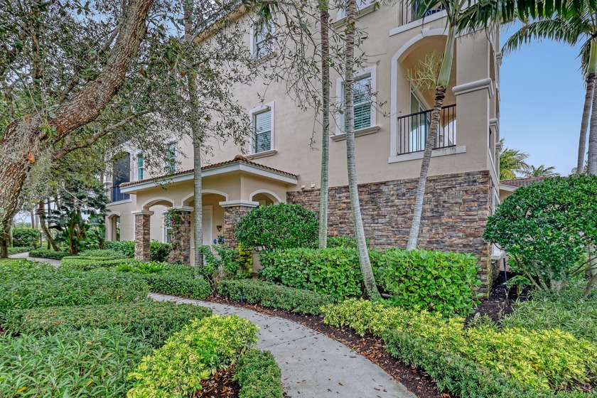 Boating community, deeded dock for up to a 65 ft boat , 24K lift - Beach Condo for sale in North Palm Beach, Florida on Beachhouse.com