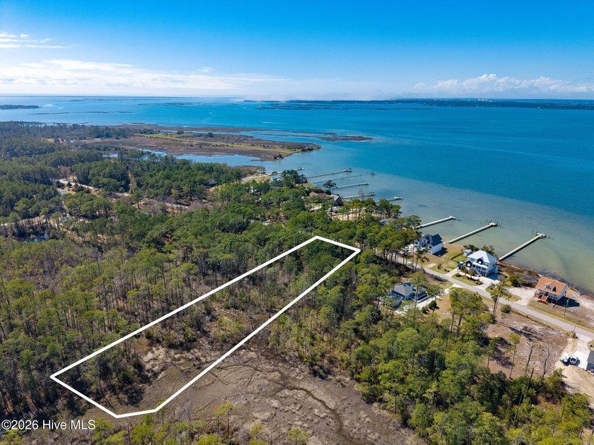 975 Crow Hill Road is the perfect place to build your dream - Beach Lot for sale in Beaufort, North Carolina on Beachhouse.com