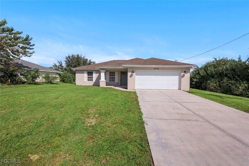 Welcome to this move-in ready 3-bedroom plus den, 2-bathroom - Beach Home for sale in Lehigh Acres, Florida on Beachhouse.com