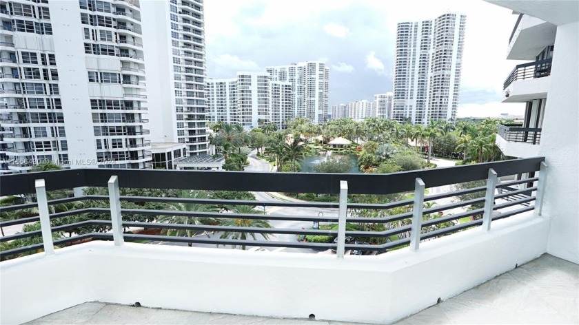 This beautifully remodeled 2-bedroom, 2-bath apartment in gated - Beach Condo for sale in Aventura, Florida on Beachhouse.com