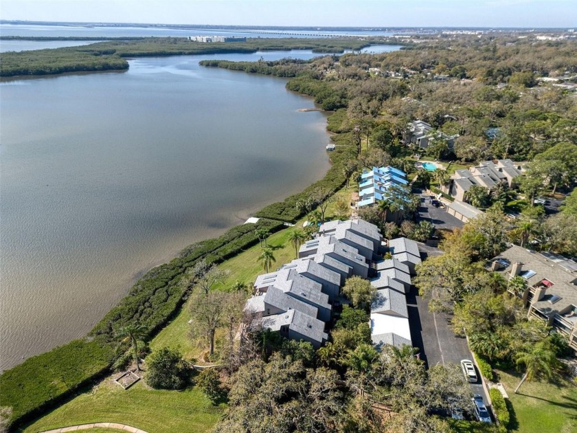 *END UNIT IN END BUILDING* with Spectactular Waterview! - Beach Condo for sale in Clearwater, Florida on Beachhouse.com