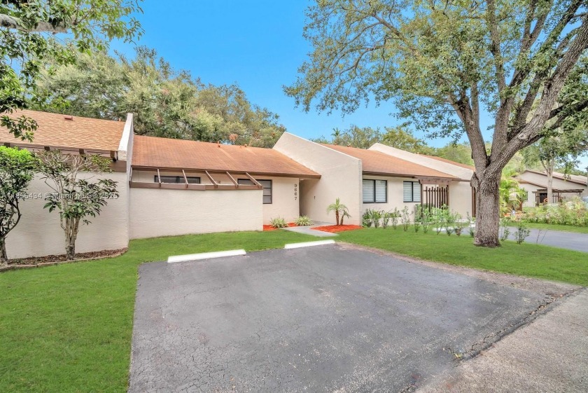 Awesome 2 bed, 1.5 bath, one level townhome located in the East - Beach Townhome/Townhouse for sale in Pembroke Pines, Florida on Beachhouse.com