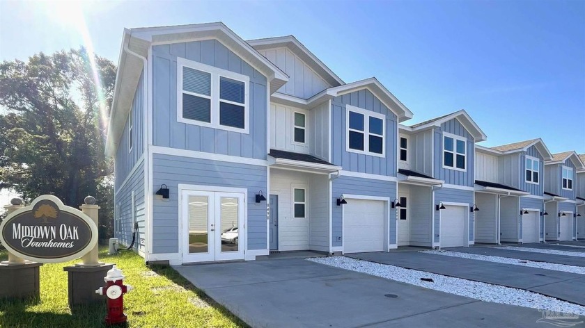 Welcome home to Midtown Oaks! Located conveniently in central - Beach Home for sale in Pensacola, Florida on Beachhouse.com