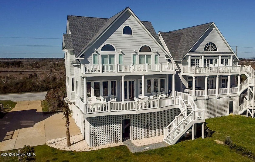 Topsail Island living at it's Finest! Welcome to your coastal - Beach Home for sale in North Topsail Beach, North Carolina on Beachhouse.com