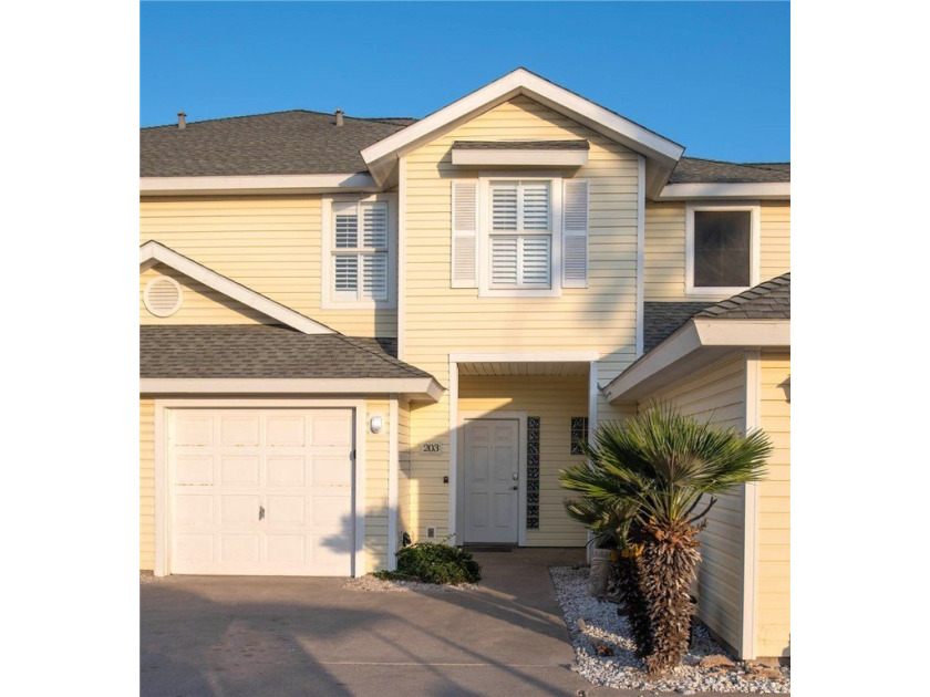 WALK TO THE BEACH from this spacious townhome just steps away - Beach Townhome/Townhouse for sale in Corpus Christi, Texas on Beachhouse.com